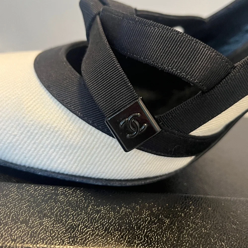 Chanel Interlocking CC High Heel Pumps - Picture 4 of 14